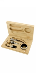 Leumi 4 pc Wine Accessory set